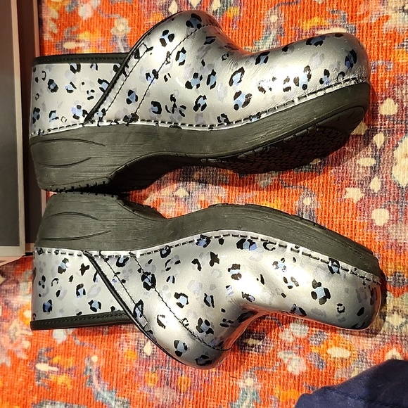 Dansko Grey leopard clogs size 37 - Picture 4 of 8